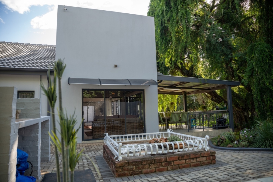 6 Bedroom Property for Sale in Wilkoppies North West